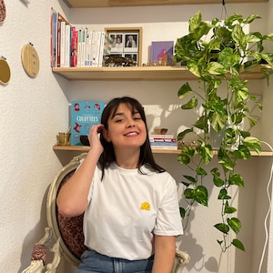 Personalizza la tua t-shirt bianca ricamata