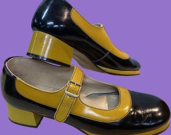 Vintage Mary Jane Twiggy Shoes.  Vintage Mod Mary Jane Patent Leather Shoes
