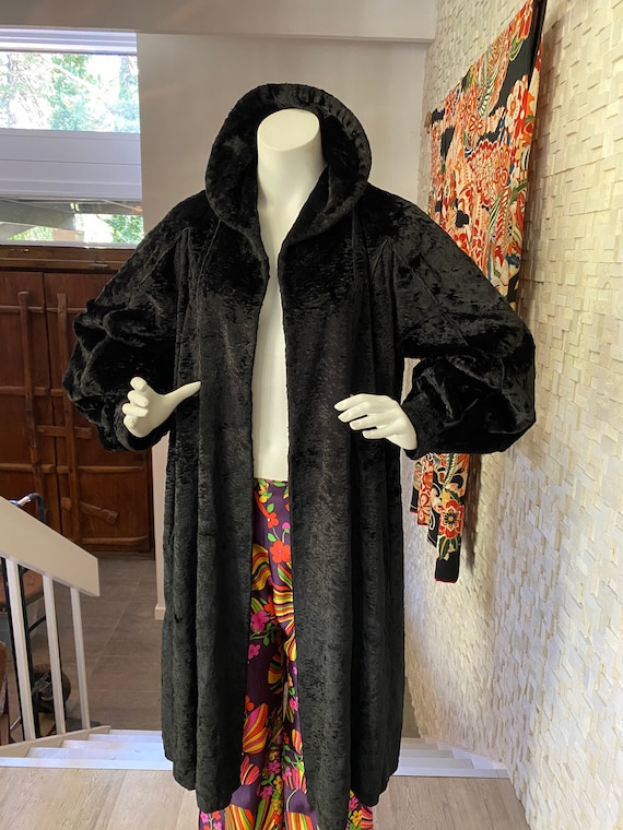 Vintage velvet forties opera coat