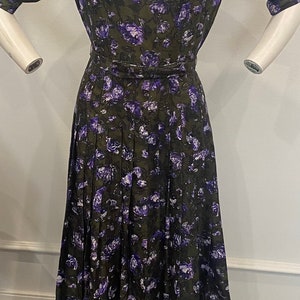 1950s pure silk permanent pleat dress with matching belt! Mint condition