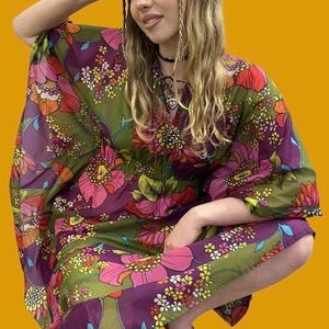 70,s Vintage Psychedelic Hostess Kaftan !…Vintage Flowing Kaftan