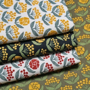 Könnte beinhalten: Vier Stoffmuster mit floralen Mustern. Das oberste Muster ist weiß mit einem gelben und grünen Blumendesign. Das zweite Muster ist schwarz mit einem gelben und grünen Blumendesign. Das dritte Muster ist weiß mit einem roten und grünen Blumendesign. Das unterste Muster ist grün mit einem gelben und grünen Blumendesign.