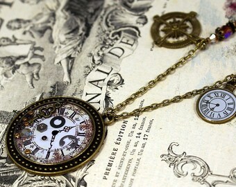 Necklace effect watch with inlaid mother of Pearl