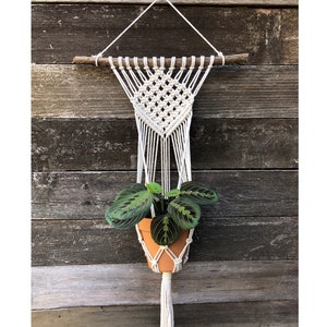 DIAMANT Plante de macramé de cintre mural faite à la main Planteur de plantes dintérieur Boho Scandi Milieu du siècle image 1