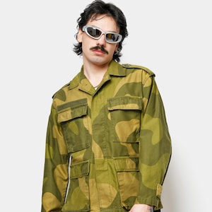Giacca militare mimetica vintage da uomo di colore verde-marrone / Camicia mimetica da combattimento cargo con bottoni / Giacca con bandiera norvegese per lui / XS