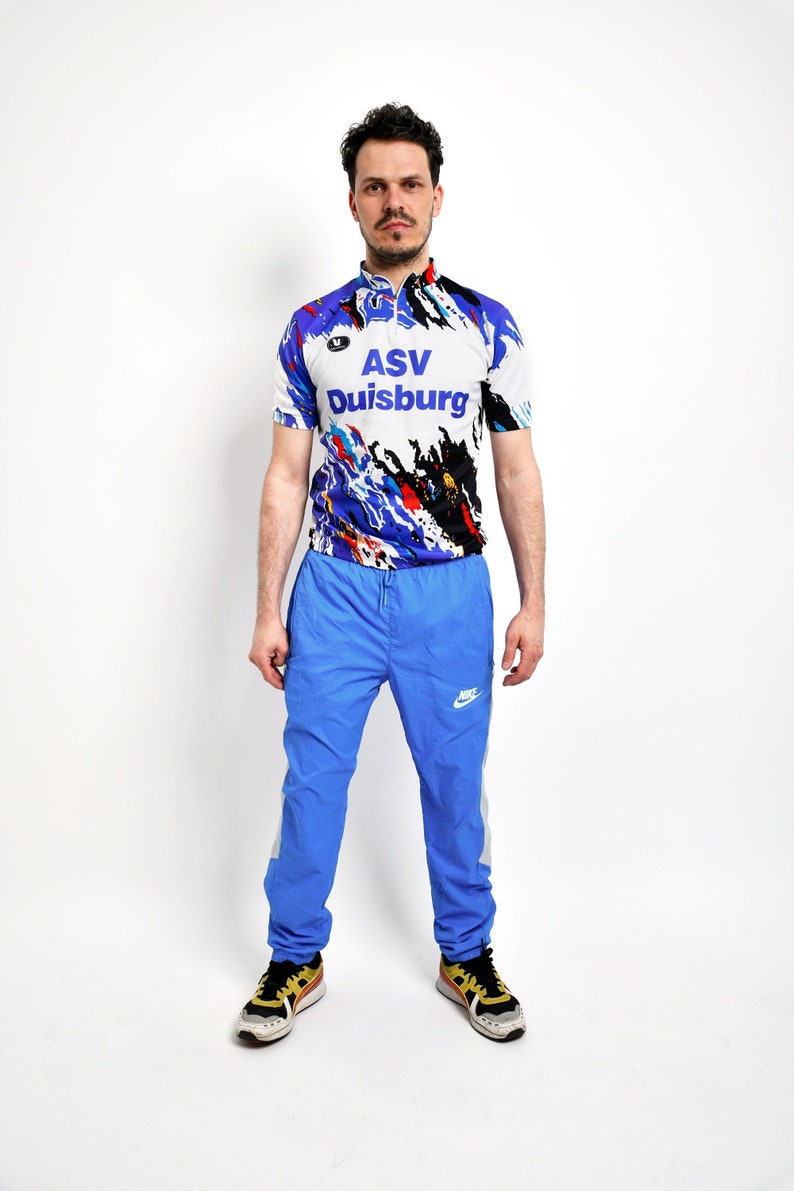Vintage 90s cycling jersey in white blue multi colour for men.
Size - S/M.
Model is 175 cm / 5ft 8.9" tall and usually wears size M.
Good vintage condition: zipper is broken and not working.