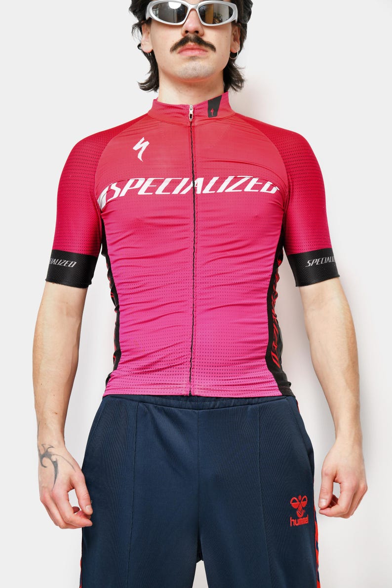 🔥 Cycling Specialized jersey in pink colour
Size - M