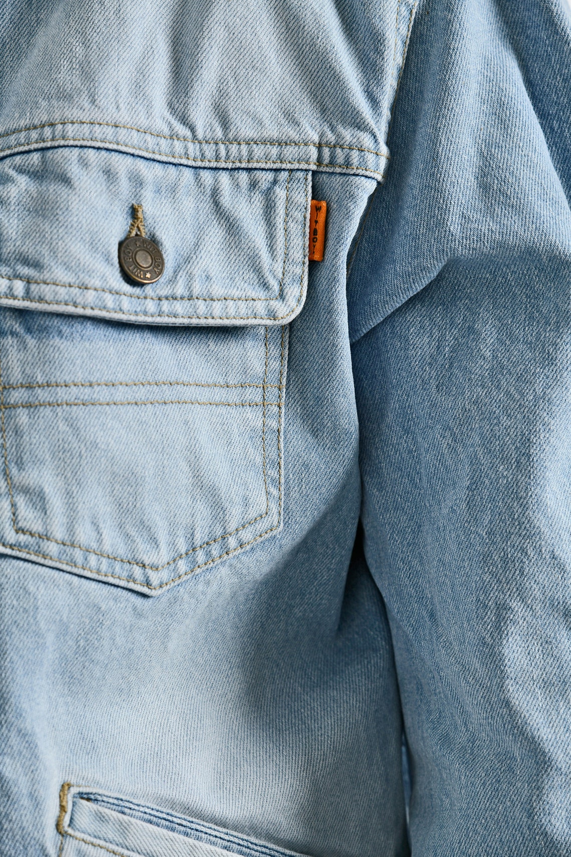 Vintage denim jacket for men | 90s Y2K vintage light blue wash jean jacket | 2000s trucker grunge jacket men's outerwear | Size - XL, foto 3 di 5