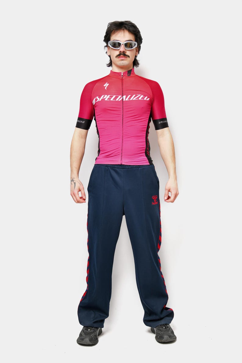 🔥 Cycling Specialized jersey in pink colour
Size - M