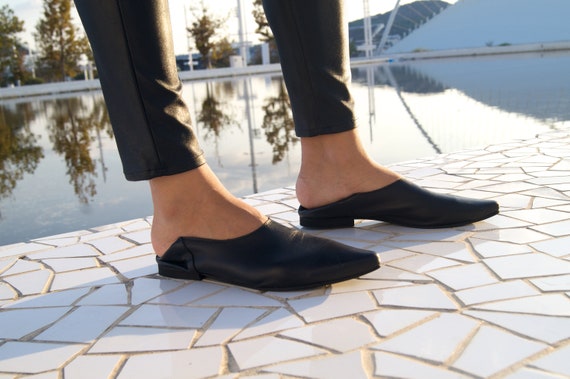 Zwarte lederen puntige schoenen vrouwen platte schoenen slip - Etsy  Nederland