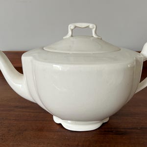 Vintage Johnson Brothers Pareek Design White Teapot - 2 pints