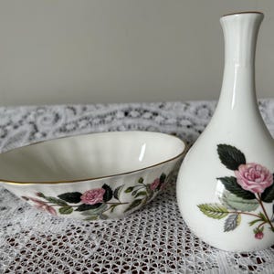Wedgwood Bone China Hathaway Rose Bud Vase and Dish