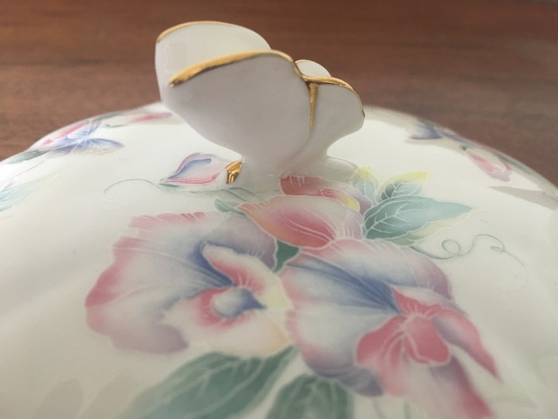 Vintage Aynsley /'Little Sweetheart/' sweet pea and butterfly design fluted shaped trinket box