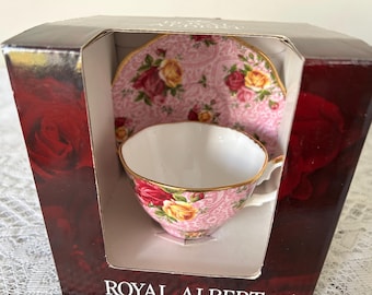 Royal Albert Old Country Roses Teacup and Saucer – Dusky Pink, Bone China