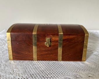 Vintage Holzbox/Schmuckkästchen/Schmuckkästchen aus Messing, 26 x 12 cm