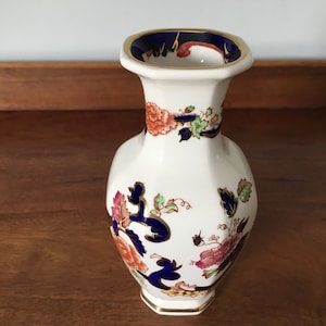 Mason&#39;s Ironstone Blue Mandalay Octagonal Vase - Height 16cm