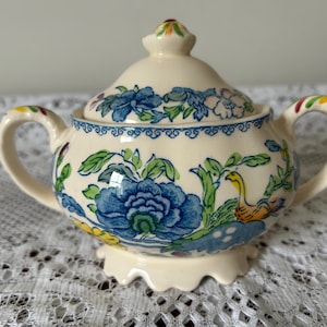 Mason’s Ironstone Regency Pattern twin-handled Covered Sugar Bowl