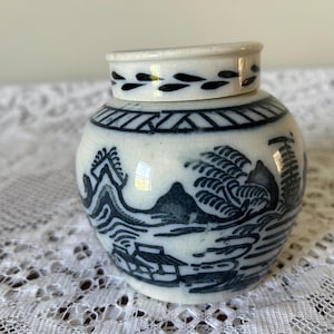 Antique / Vintage Chinese Blue and White Ginger Jar - Height 4"