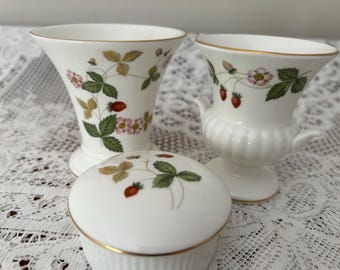 1970s Wedgwood Bone China Wild Strawberry Pattern Collection - Small Vase, Urn and Trinket Box