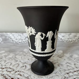 Vintage Wedgwood Black Jasperware Trumpet Vase - Neoclassical Decoration - 18.5cm / 7.3&quot; Tall