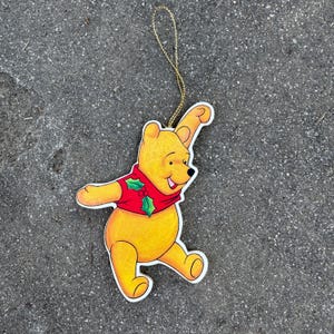 Ornement Disney, Disney vintage, décoration Winnie l&#39;ourson, décoration en bois, Noël Disney, Noël vintage, décoration de Noël