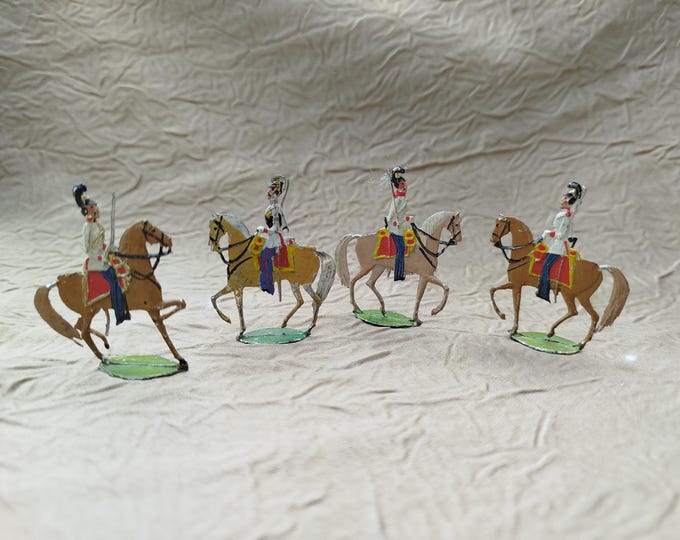 petits soldats anciens, plat d'étain peints, 4 cavaliers