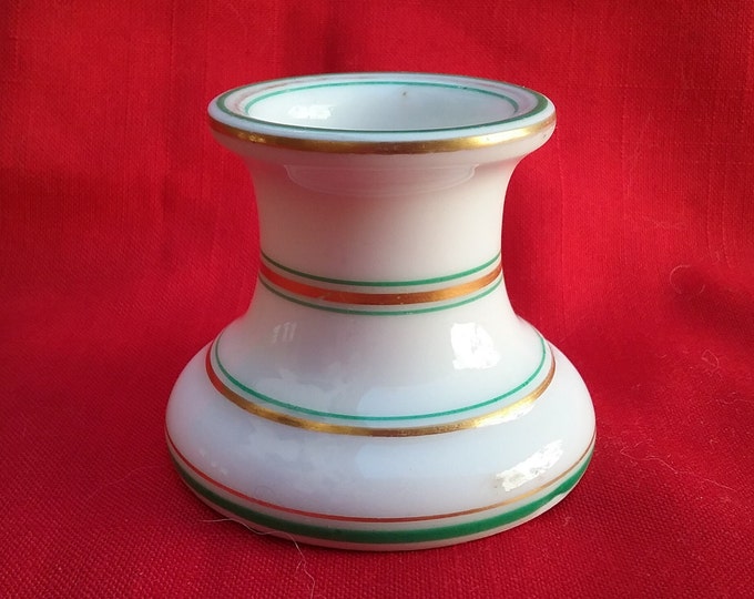 lave plume ancien, petit pot en porcelaine blanche décoré de liseré vert et doré