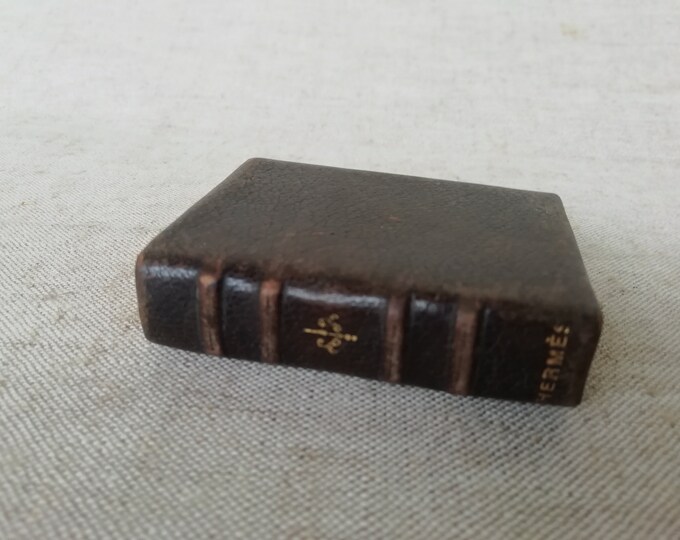 ancienne petite boite en forme de livre signée Hermès