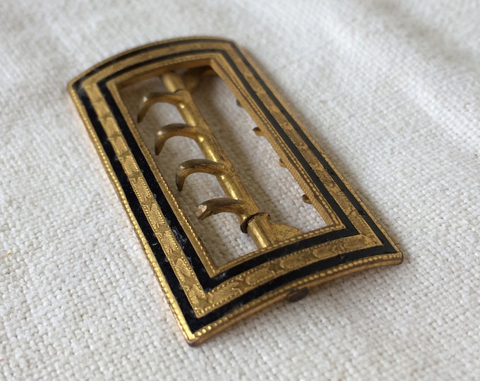 belle boucle de ceinture ou de chaussure ancienne métal doré et laque noire