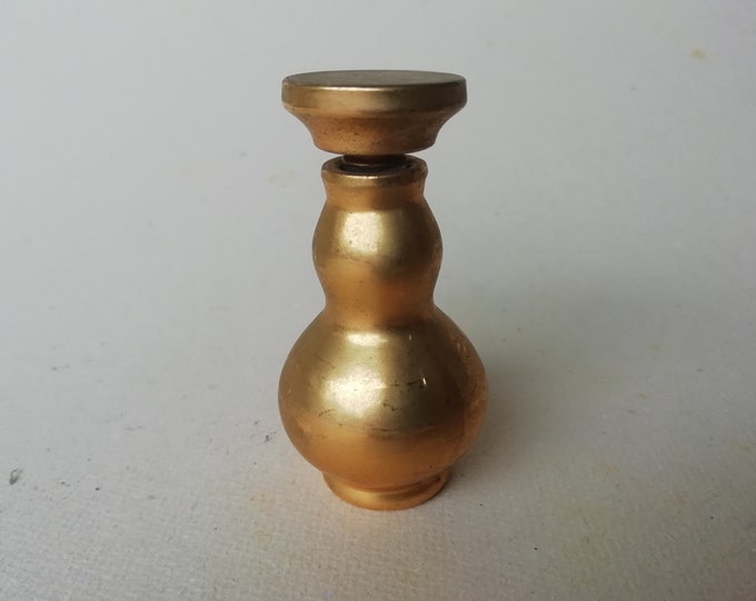 ancien flacon à parfum de collection «Orgueil» de Lucien Lelong - (1949) en forme de coloquinte doré