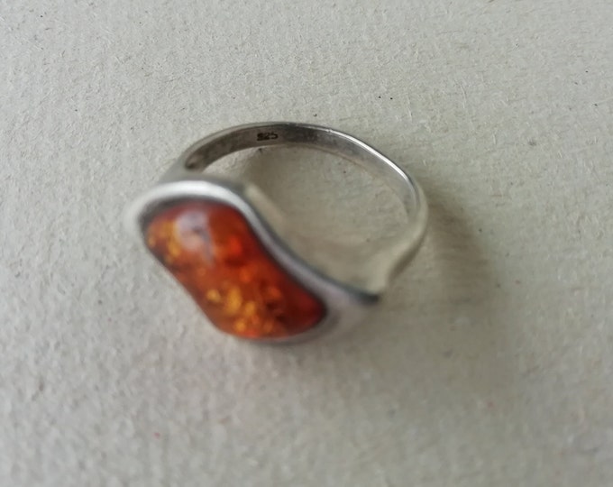 ancienne bague en argent et résine orange