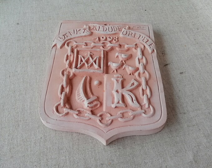 poterie Goïcoechea fabrication du Pays Basque, armoiries Banka, Aldude, Urepele, 1998, terre cuite couleur rosée