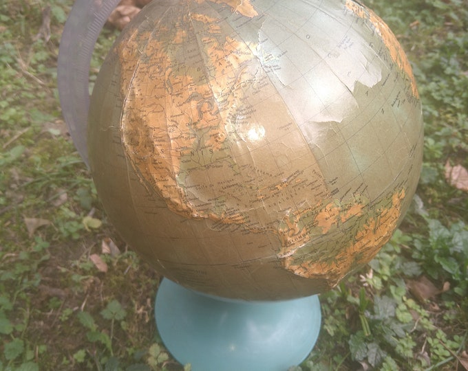 mappemonde ancienne en plastique & recouverte de papier, avant Israel