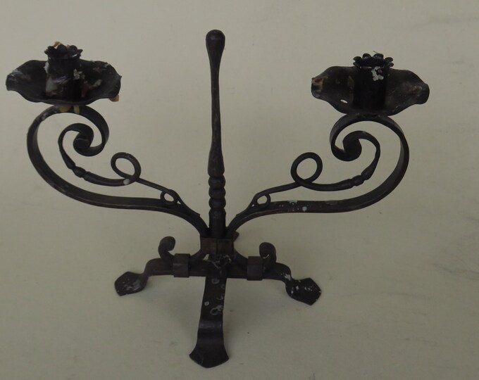 ancien chandelier en fer forgé, bougeoir, travail d'art populaire, ferronnerie