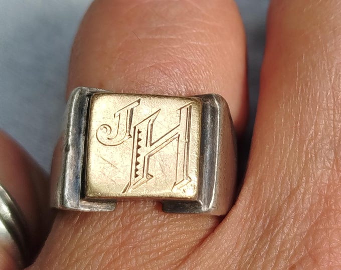 chevalière, bague d'homme ancienne gravé JH sur le plaqué or et Jacky à l'intérieur