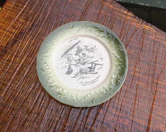 ancienne assiette décorative et humoristique demi-porcelaine Luneville - le ski