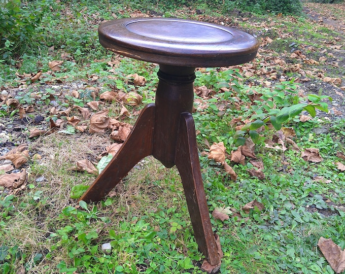 superbe ancien tabouret de piano en bois dans le gout ou de : Courtray