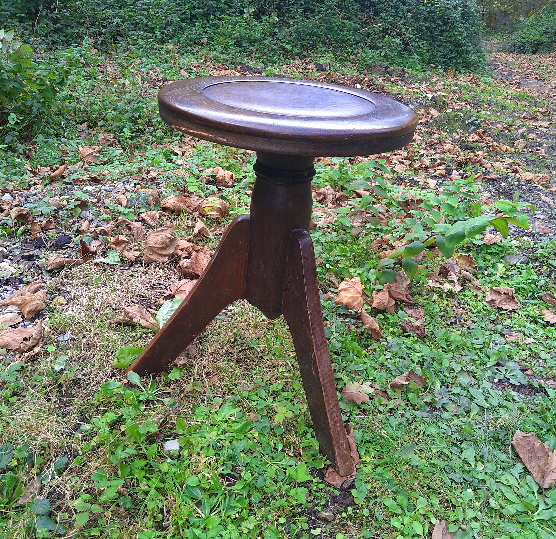 Tabouret de piano ancien : Banc méridienne avec table de chevet et table  d'appoint en bois massif, fonte, pied griffe, boule de verre bleu, style  tabouret pivotant -  Canada