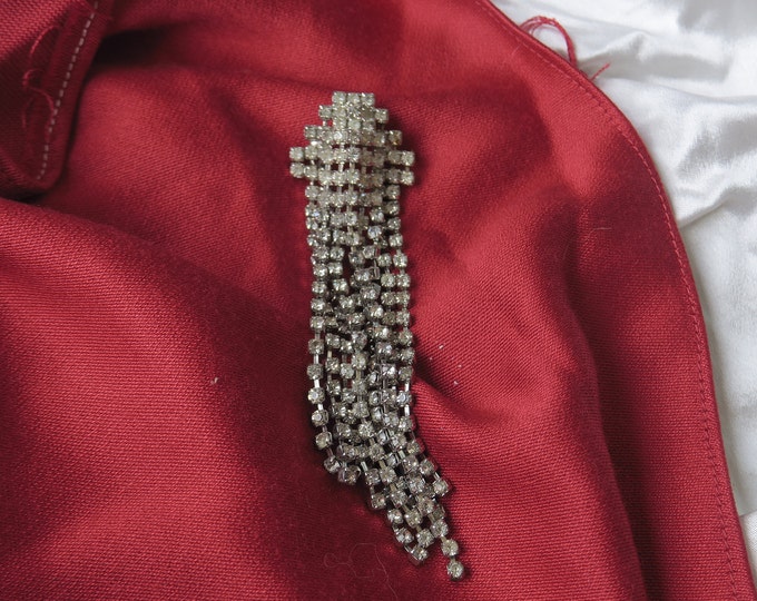 ancienne broche composé de strass, joli bijoux fantaisie vintage