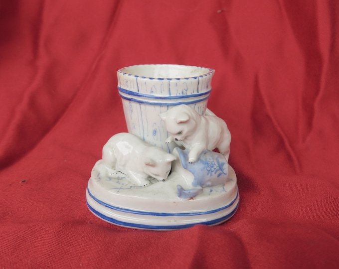 ancien pyrogène en porcelaine, petits chats qui renversent le broc de lait