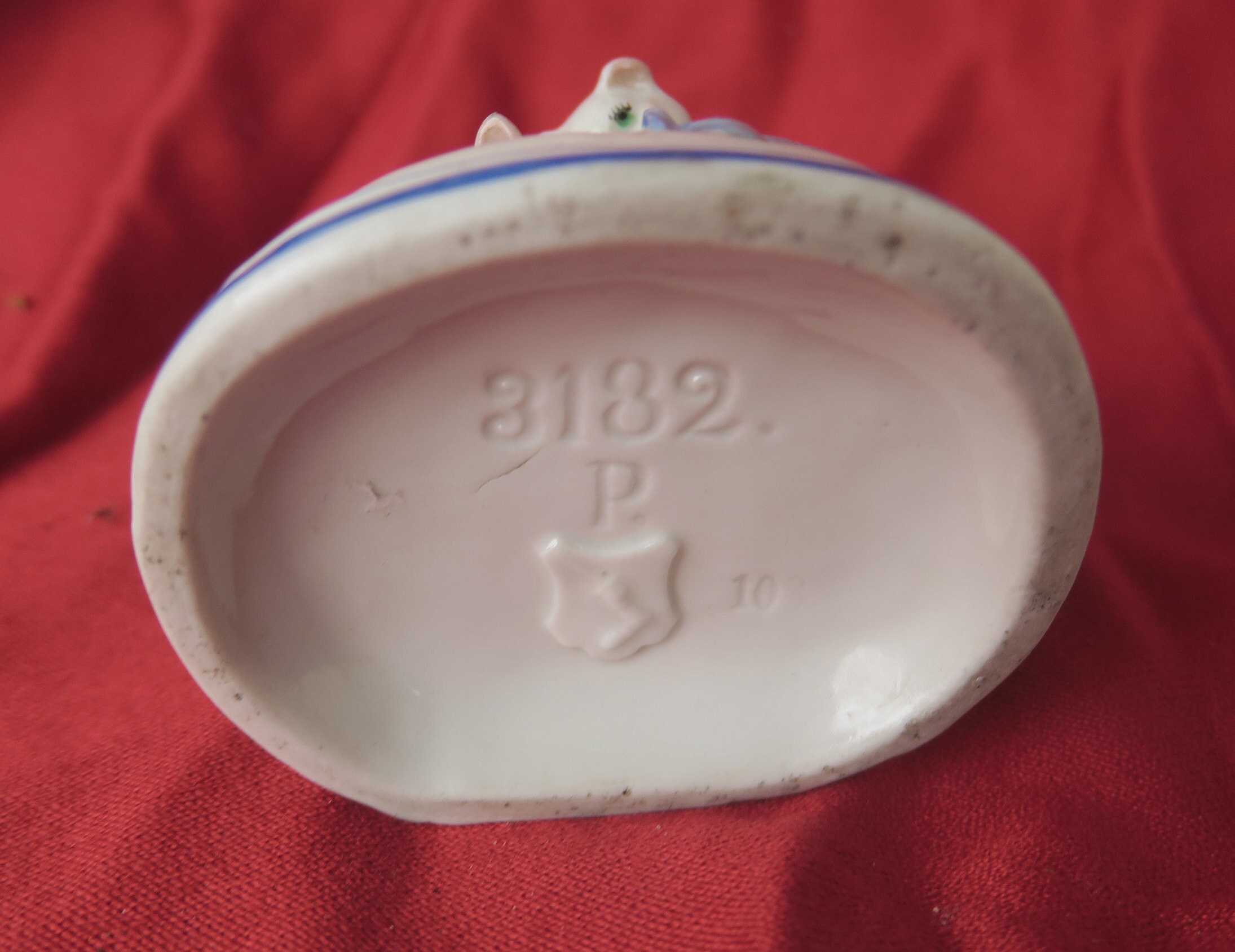 Ancien Pyrogene En Porcelaine Petits Chats Qui Renversent Le Broc De Lait Ancient Pyrogen Porcelain Small Cats Antica Porcellana Pirogena