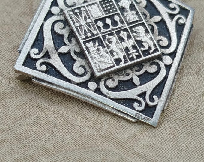 ancienne broche du Pays Basque, bijoux en métal argenté signé Nive