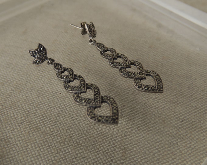 bijoux ancien, paire de boucle d'oreille pendante en argent et strass