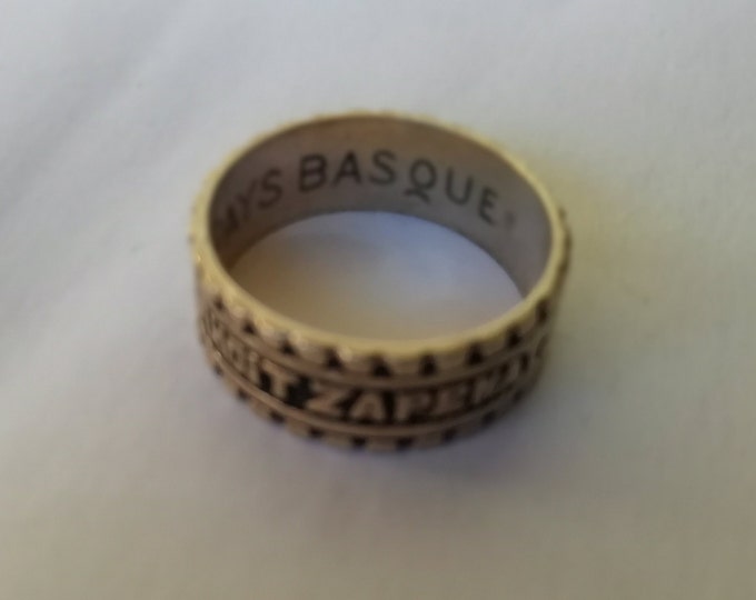 bijoux homme et femme, bague du Pays Basque en argent, eskual herriko ornoit zapena, souvenir du Pays Basque
