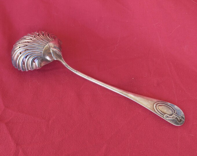 ancienne saupoudreuse à sucre en métal argenté, fin 19 ème siècle
