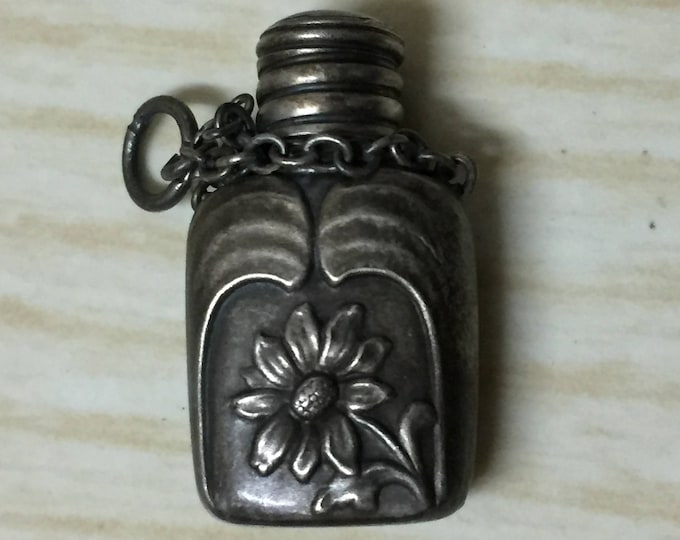 ancien pendentif flacon à parfum miniature en métal, bouchon résine