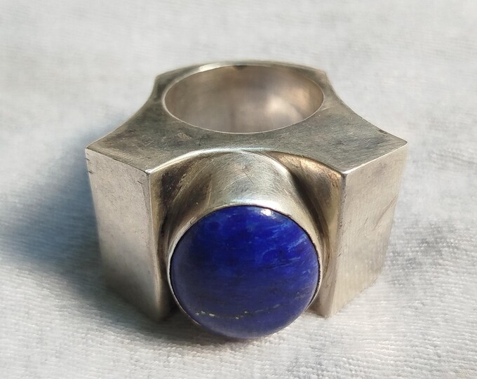 énorme bague en argent 925 orné d'une pierre lapis lazuli