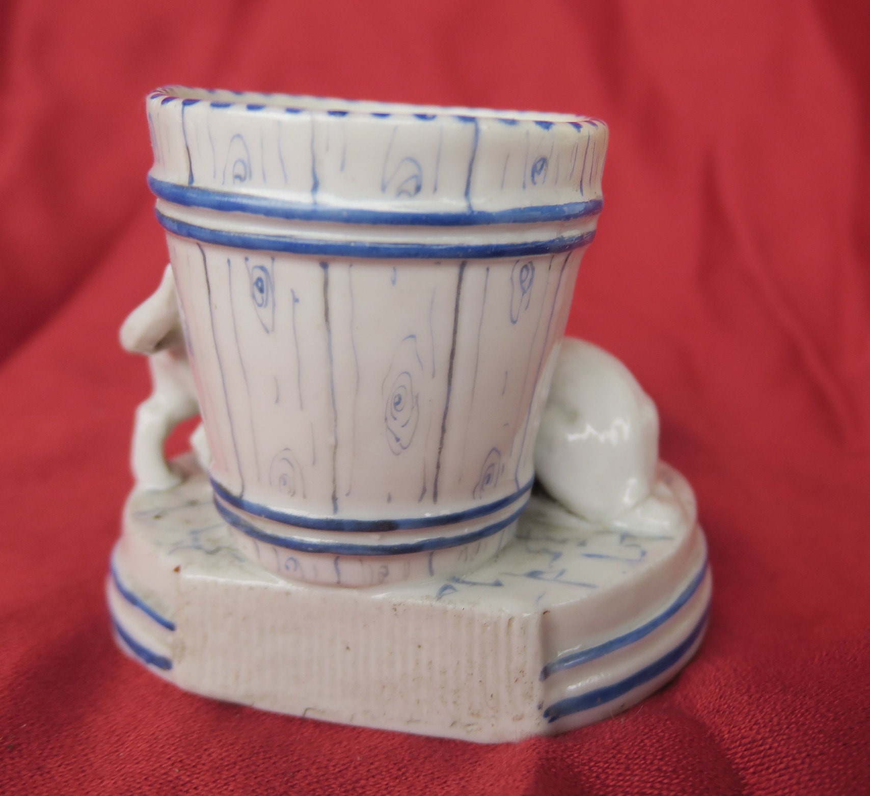 Ancien Pyrogene En Porcelaine Petits Chats Qui Renversent Le Broc De Lait Ancient Pyrogen Porcelain Small Cats Antica Porcellana Pirogena