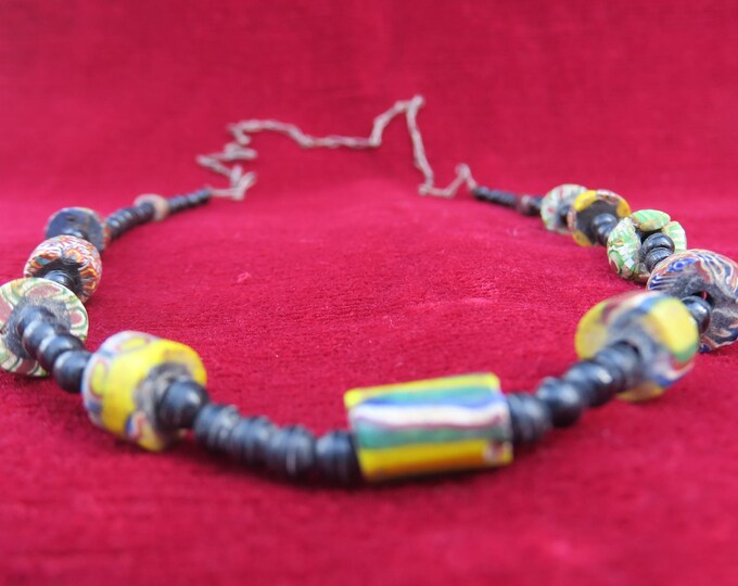 bijoux vintage- ancien collier de perles en sulfures de Murano