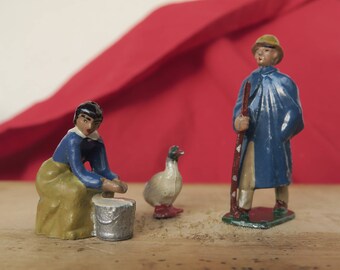 3 Figurines en plomb peintes à la main d'époque début XX ème, canard, fermière et le berger